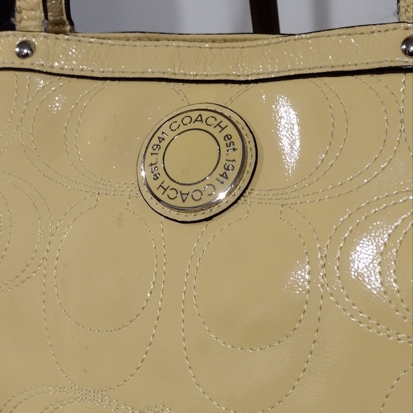 😁 Coach Custard Yellow Patent Leather Signature Stripe Tote Shoulder Bag - Picture 3 of 13